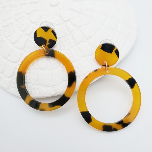 Boutique Jewelry - Round Tortoise Shell Drop Post Back Earrings